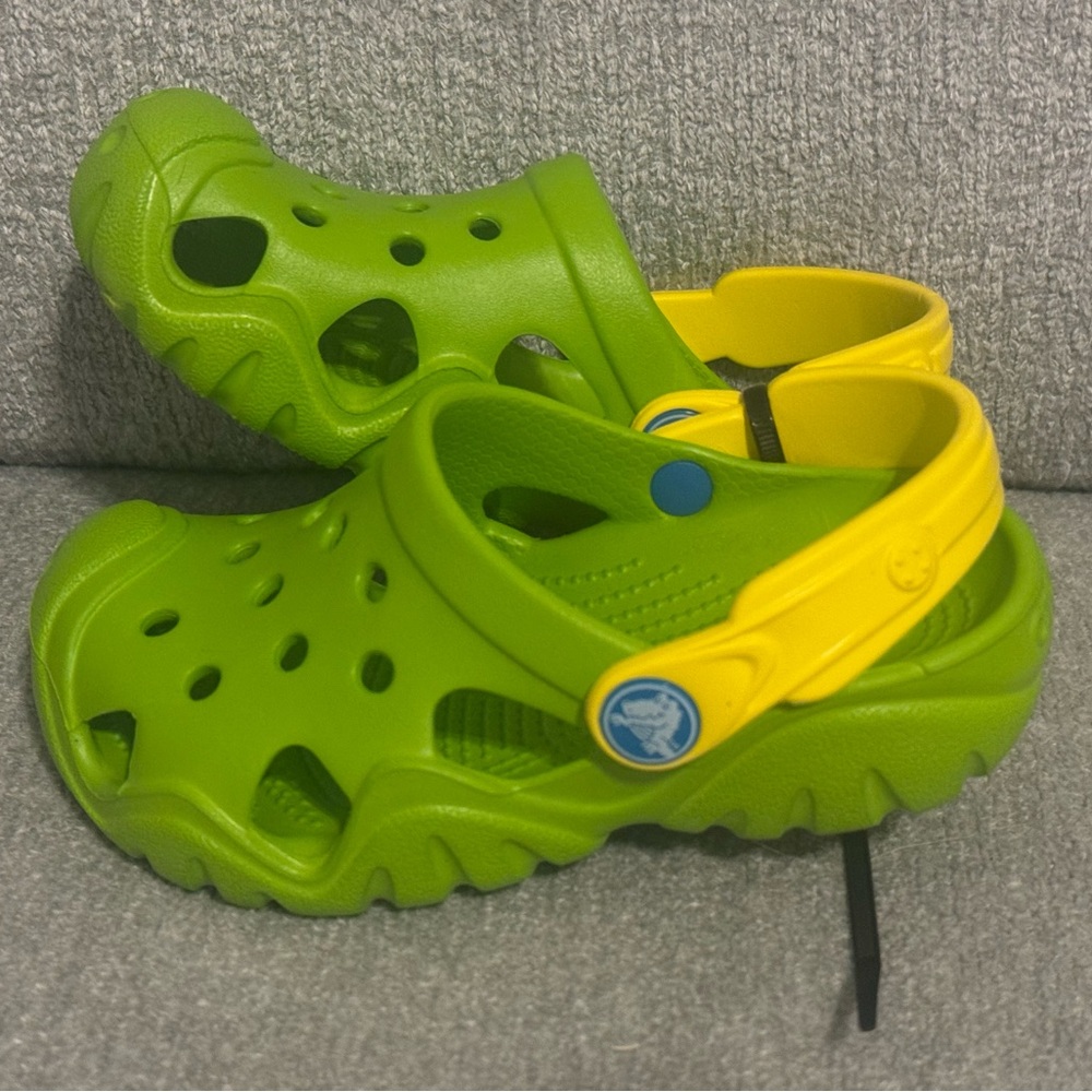NWOT Crocs 202607 Kids Swiftwater Clogs Shoes in Volt Green & Lemon Yellow C10